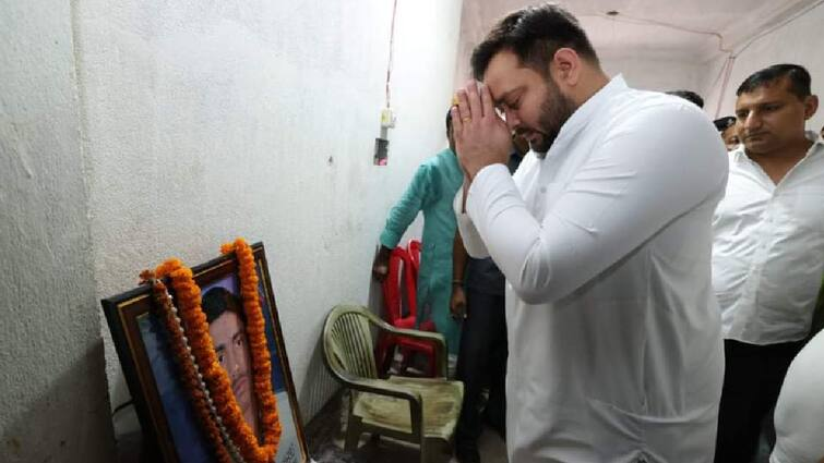 Tejashwi Yadav reached Chhapra at the house of RJD worker Chandan Yadav who was killed in election rivalry
