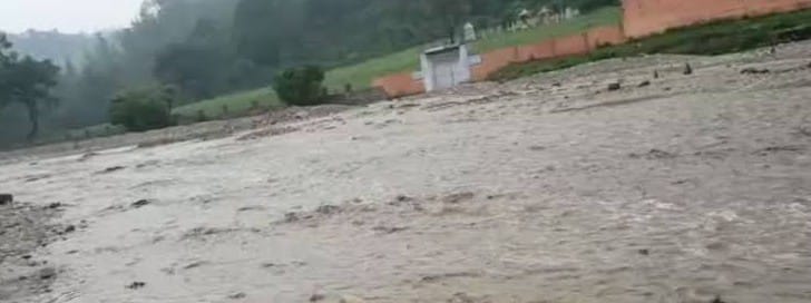 After heavy rains on the Shivalik hills in Saharanpur, there was a sudden strong flow in the Shakambhari Devi river
