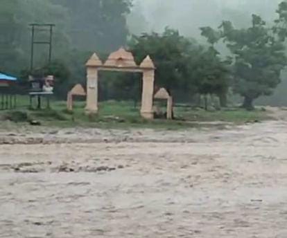 After heavy rains, the water level of Siddhpeeth Shakambhari Devi's seasonal river increased