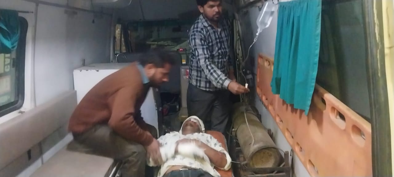 There was a fierce fight between two parties after the collision between scooter and bike