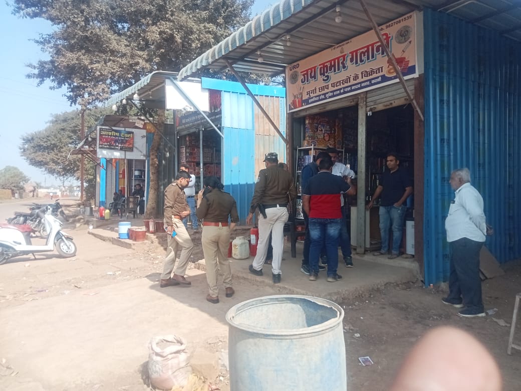 Katni police raided firecracker shops and warehouse