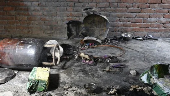 House caught fire due to cylinder leaking in Motihari
