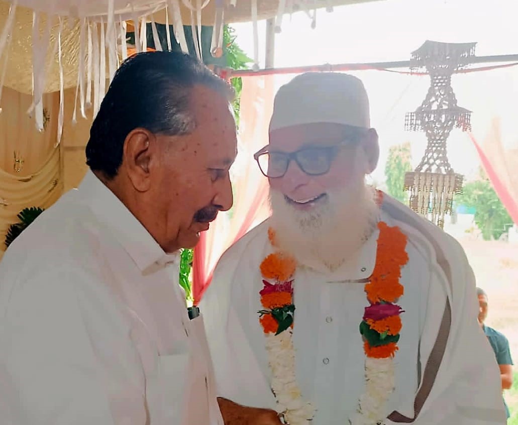 Hajis who returned from Mecca and Medina wishing for the welfare of the world were honoured