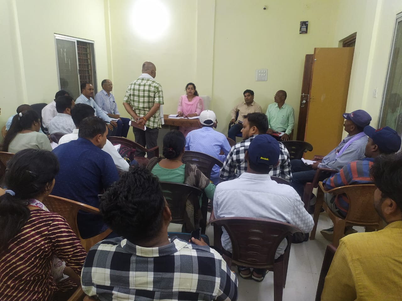 SDM gave instructions in the meeting