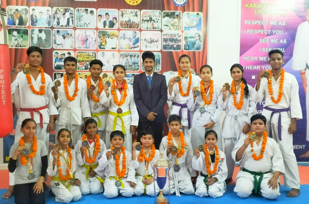 In the Karate Championship held in Haridwar, players of Deoband brought laurels by winning 40 medals including 15 gold