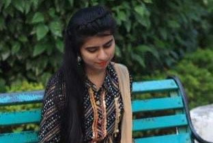 Such is her art that she can sketch the person in front of her on canvas in a few minutes just by looking at him...