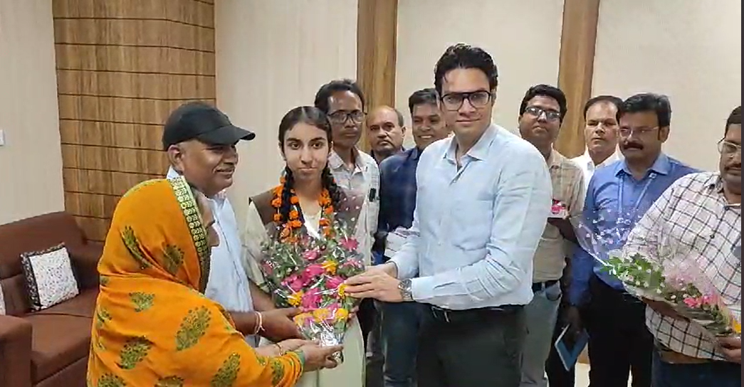 Katni Rekha brought second position in the state by scoring 493 marks