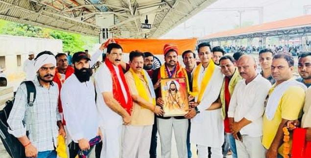 Ankit Sharma, resident of Dhayaki, reached Saharanpur after participating in power weight lifting in Kazakhstan