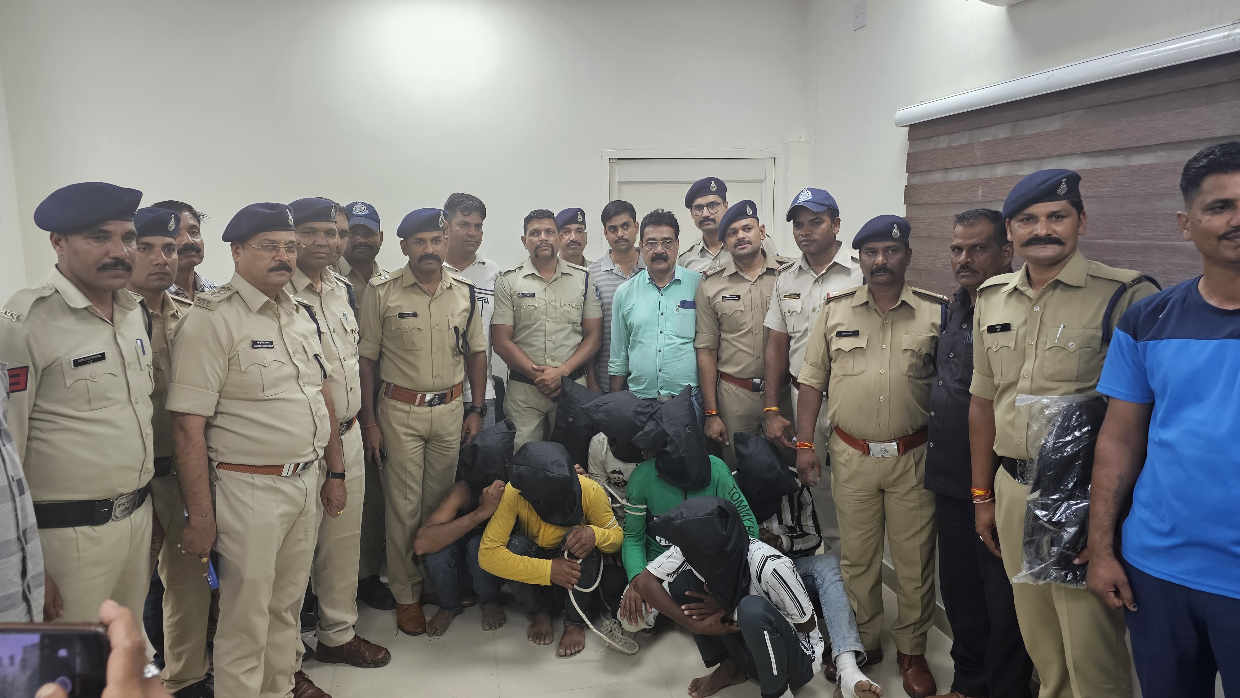 Bhatpachlana police arrested 7 dacoits within 48 hours