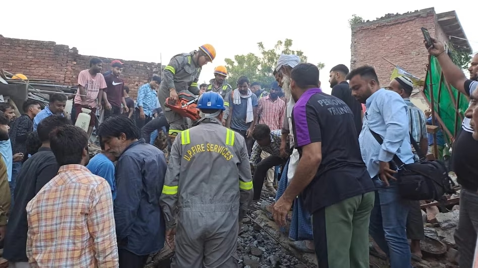 Major accident in Meerut, UP, three-storey building collapses