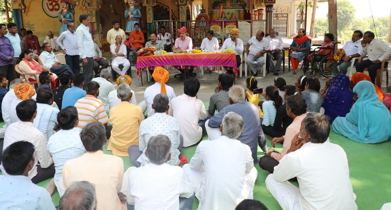 Collector suddenly arrived at the revenue camp in Nichma