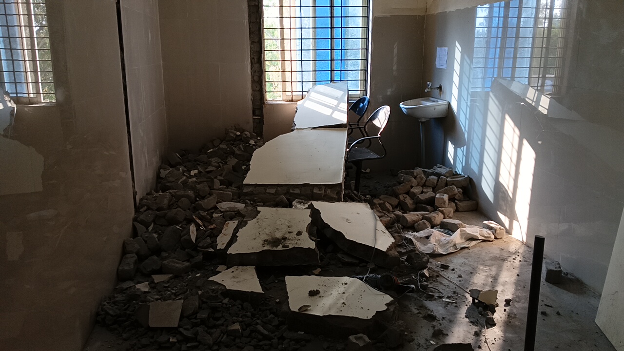 Workers working without safety equipment hit the wall