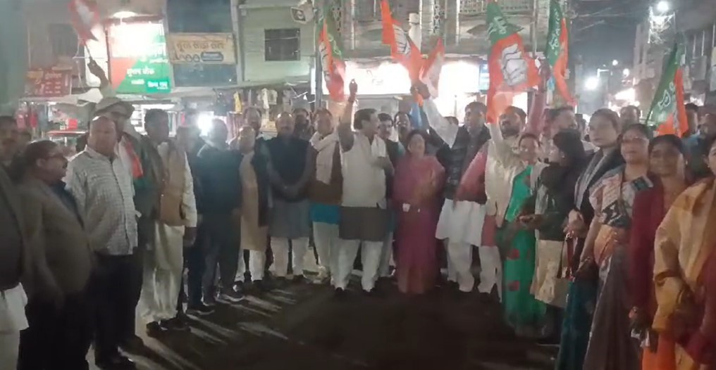 BJP celebrated the grand victory of BJP-led alliance in Maharashtra and its excellent performance in UP, MP and Jharkhand.