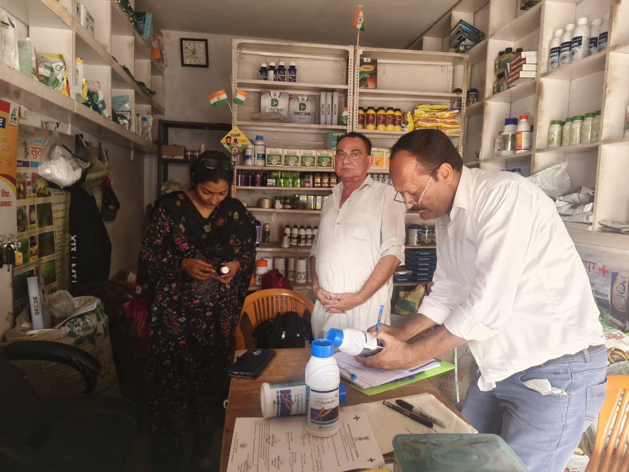Agriculture Protection Officer conducted surprise inspection of pesticide sales centers
