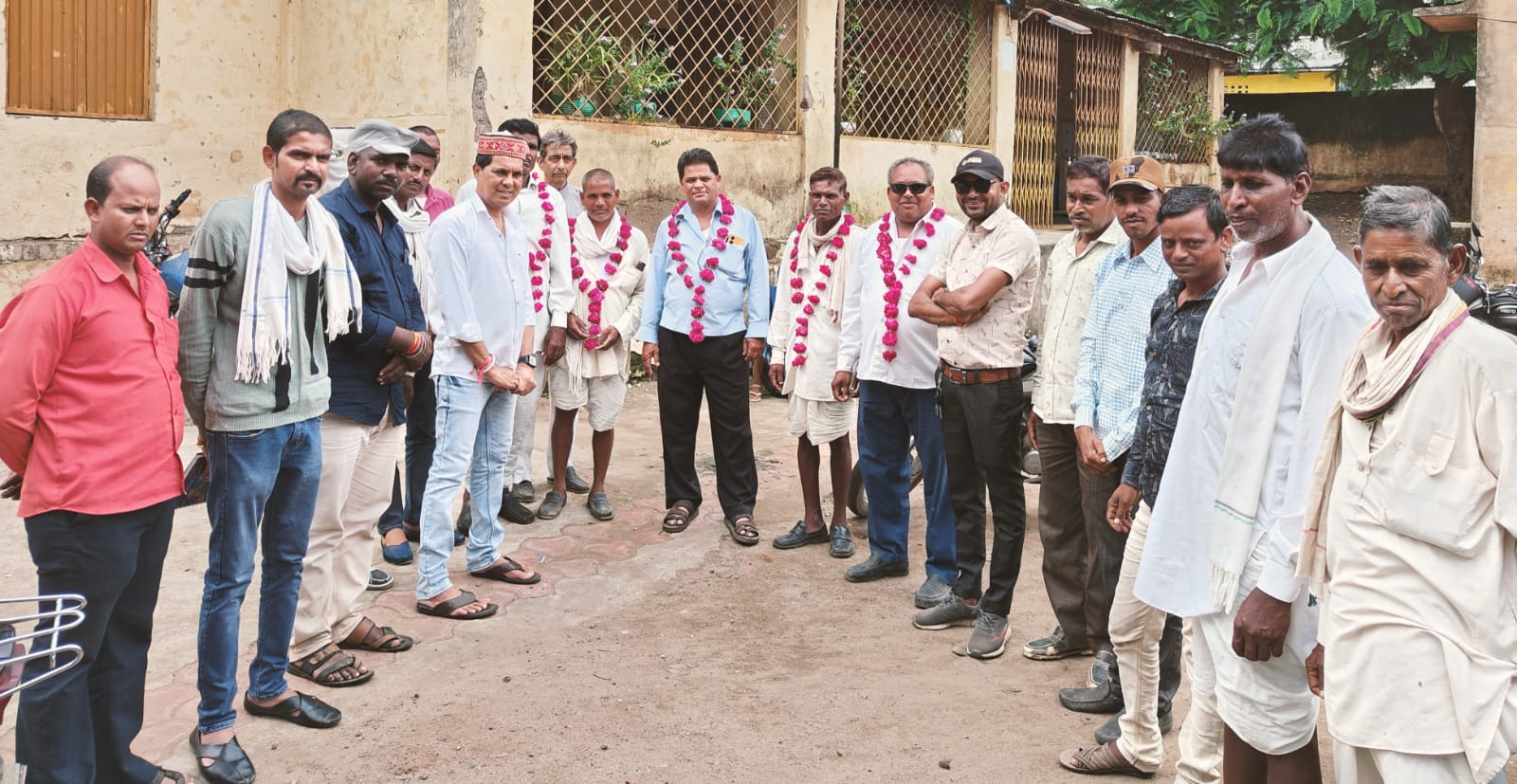 In a Blow to BJP, 5 Party Workers Join Congress Ahead of Madhya Pradesh Assembly Elections