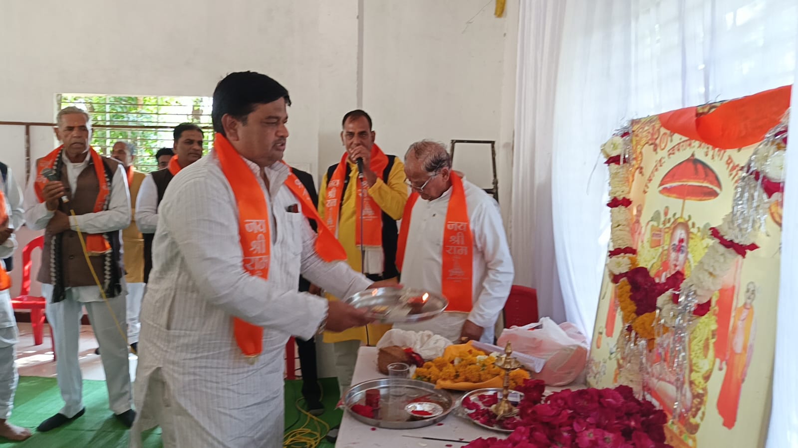 The 725th birth anniversary of Lord Shri Ramanandacharya Ji Maharaj, the deity of the Vaishnav Bairagi community, was celebrated with great pomp