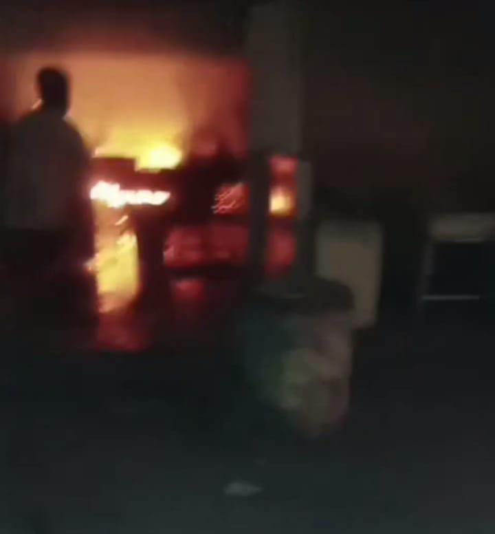 A massive fire broke out in the restaurant, the fire brigade brought it under control