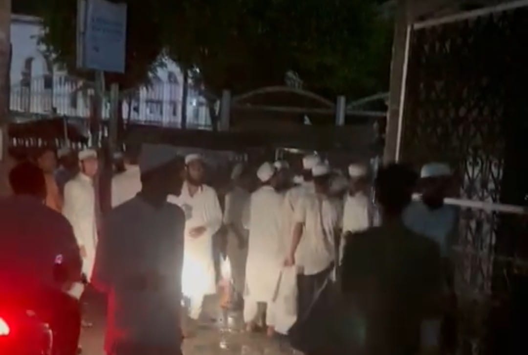 A dilapidated electric wire broke and fell on two youths