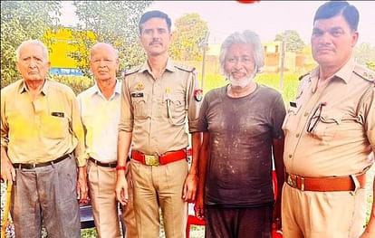 Sandeep Negi, General Manager of CMPD Bilaspur Chhattisgarh, reached Kheda Mughal Police Station in Deoband, Saharanpur, wandering around. He told the police that he was hungry and asked them to feed him and send him home