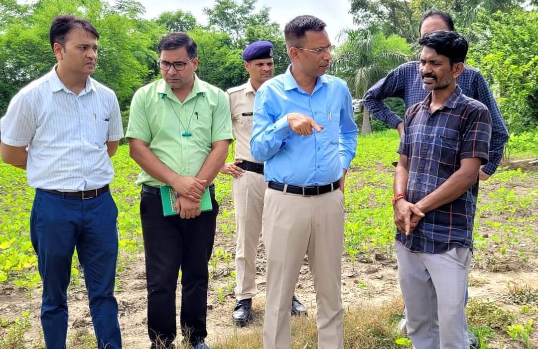 Collector inspected farmer Kamlesh's field in Pathariya