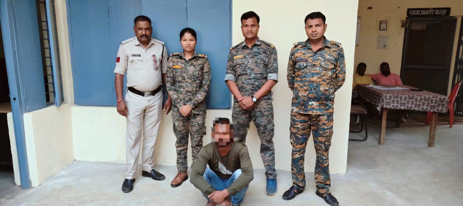 Police arrested a youth who molested a minor