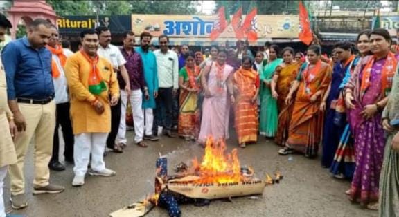 Congress leader's effigy burnt in MP's Shajapur