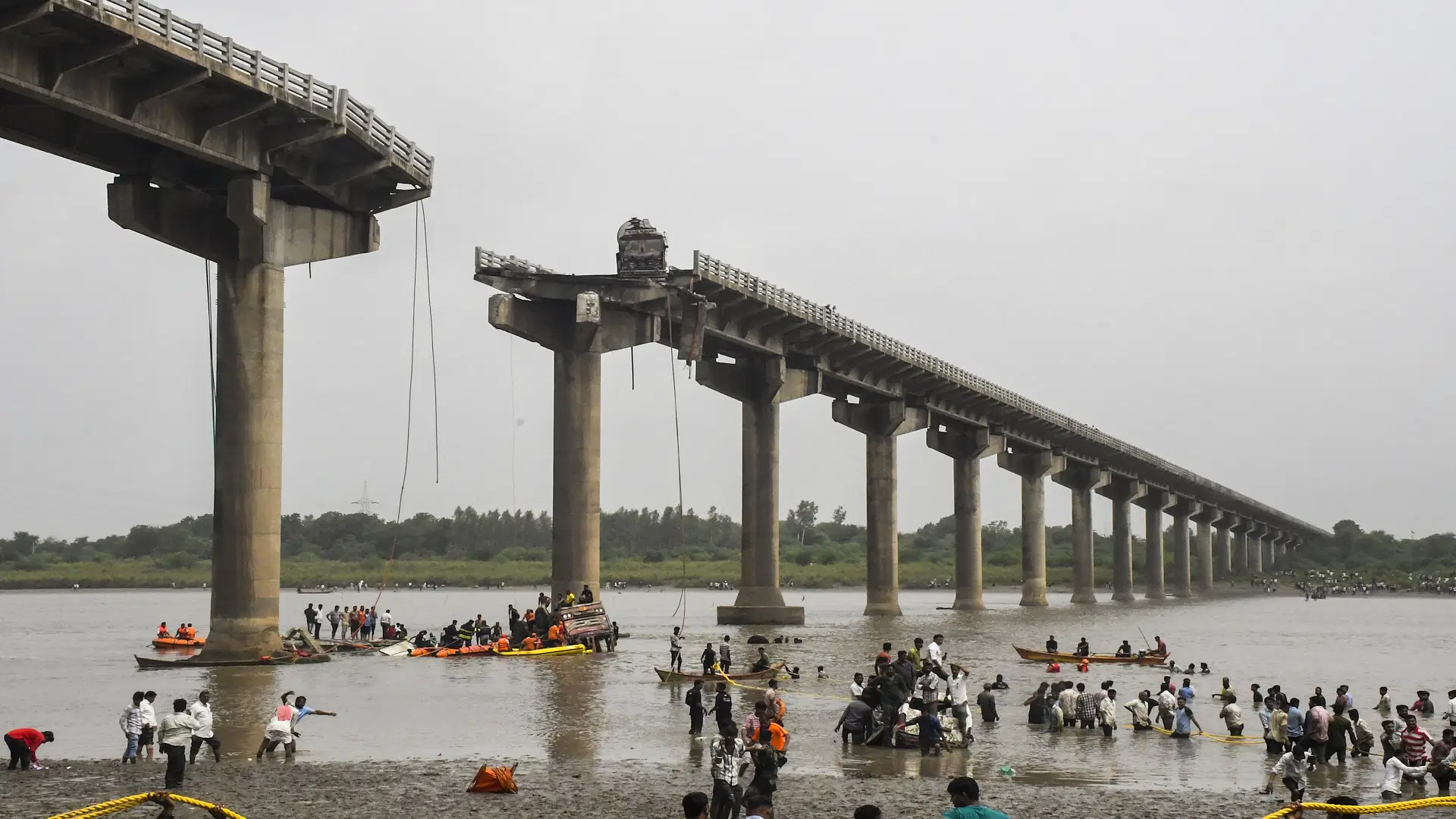 Major accident in Vadodara, Gujarat