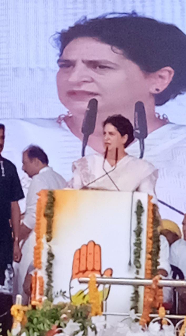 Congress General Secretary Priyanka Gandhi reached Jabalpur