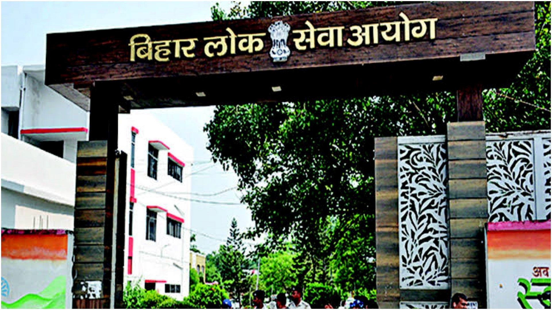 12 years, 10 paper leaks, 545 arrested...