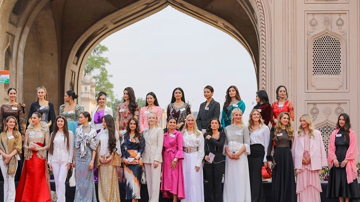 Miss World contestants from 109 countries reached Charminar in Hyderabad