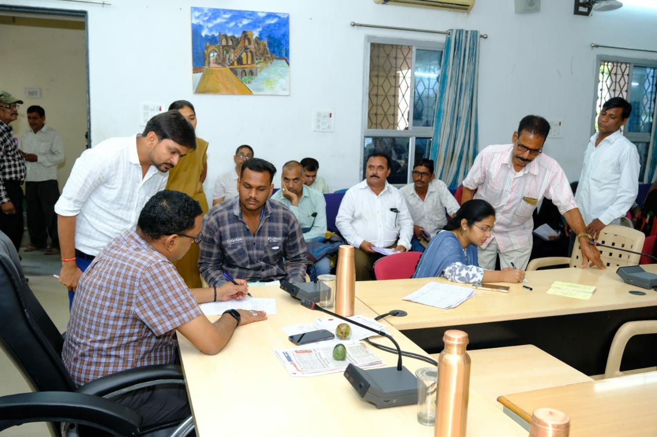 Solution of problems in public hearing organized by District Panchayat CEO