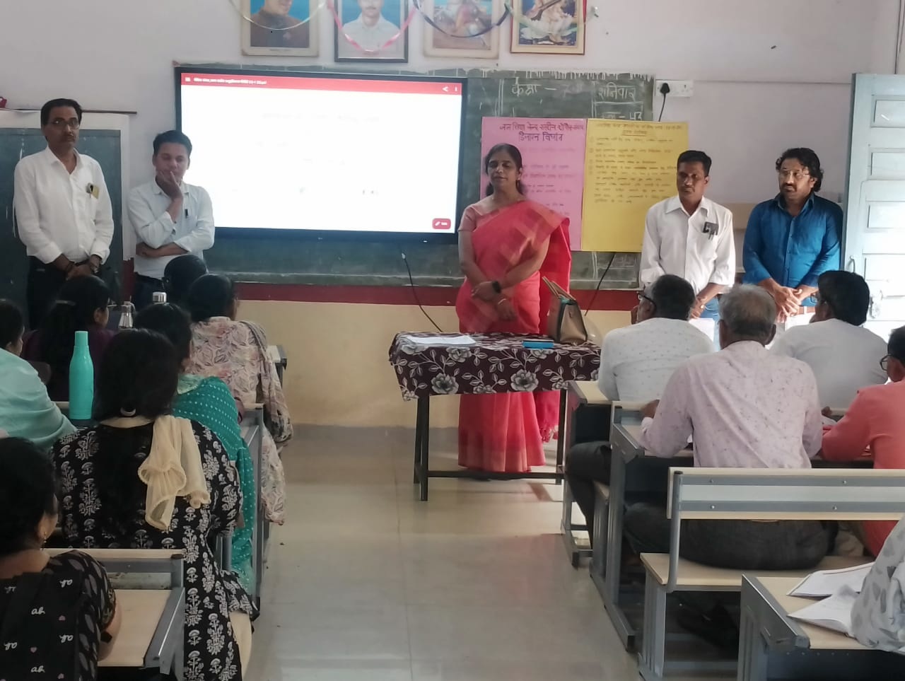 Teachers solved difficult part points through mutual dialogue