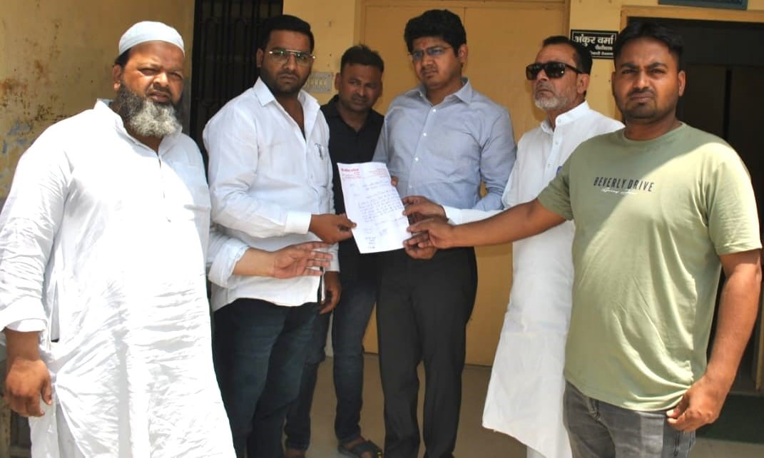 Ration consumers including councilors submitted memorandum to SDM Deoband