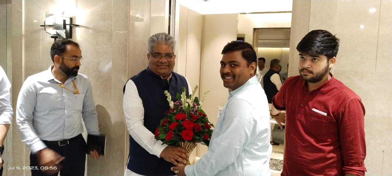 Indore Forest Officer welcomed the Union Minister