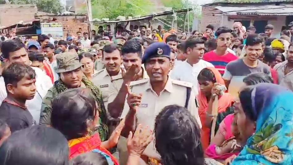 Dispute over asking for Khaini