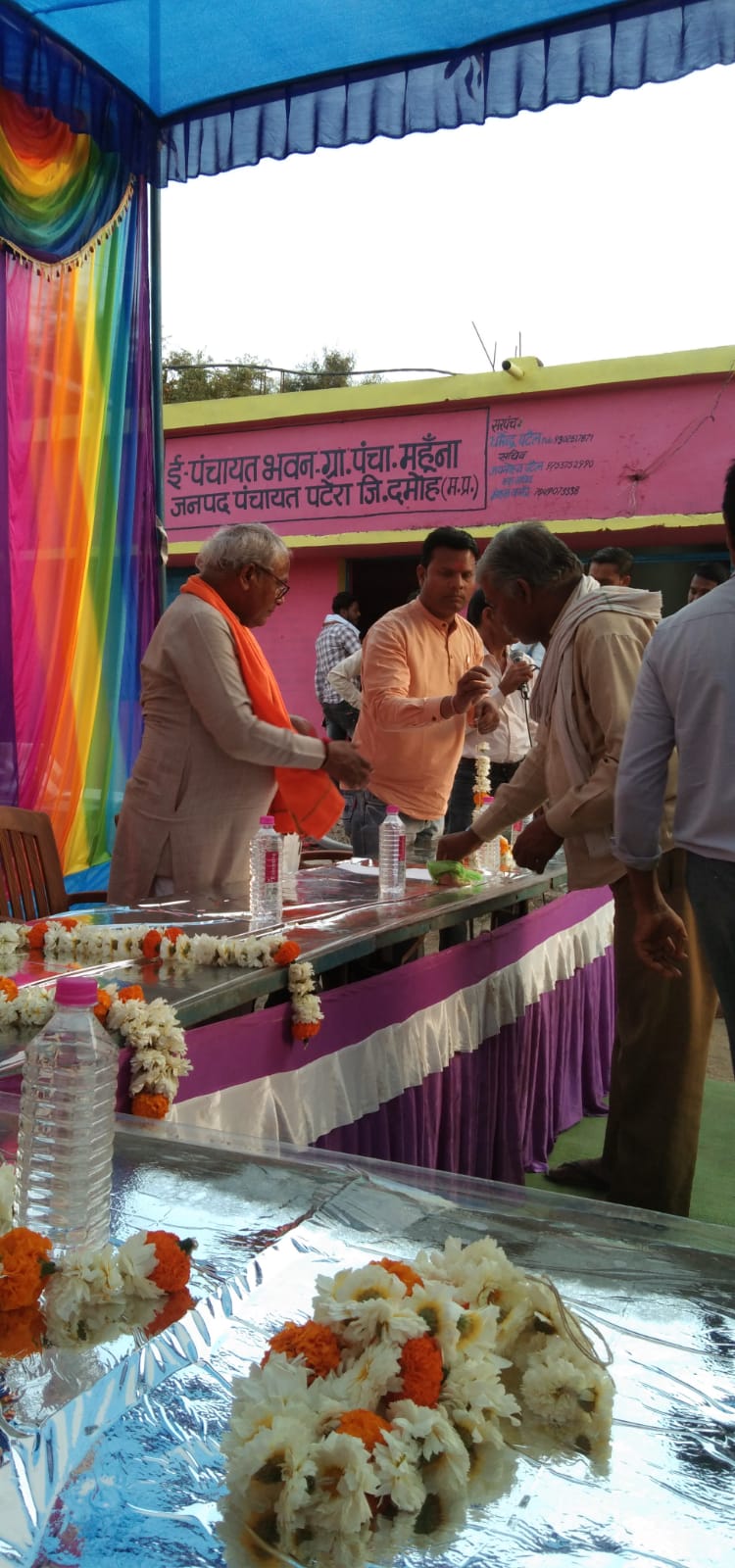 Panchayat secretary misbehaved with the MLA during the Vikas Yatra in Damoh