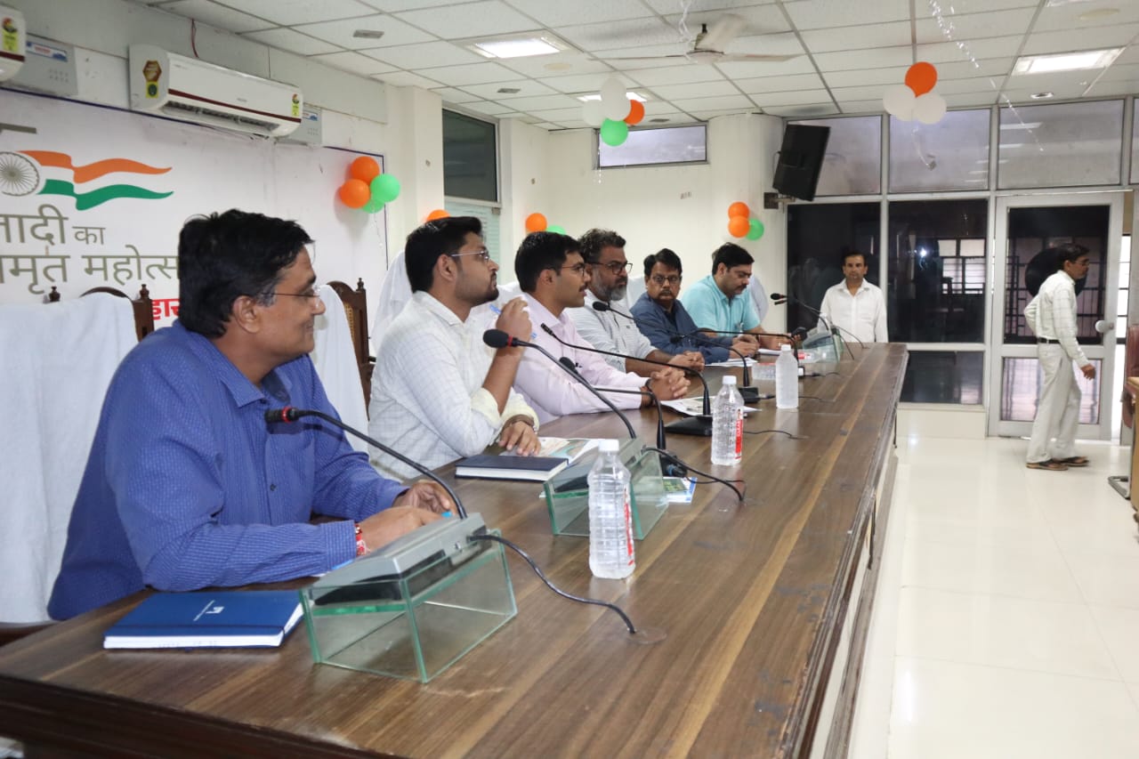 District Magistrate brainstormed with experts for the outline of environmental development and revival of rivers