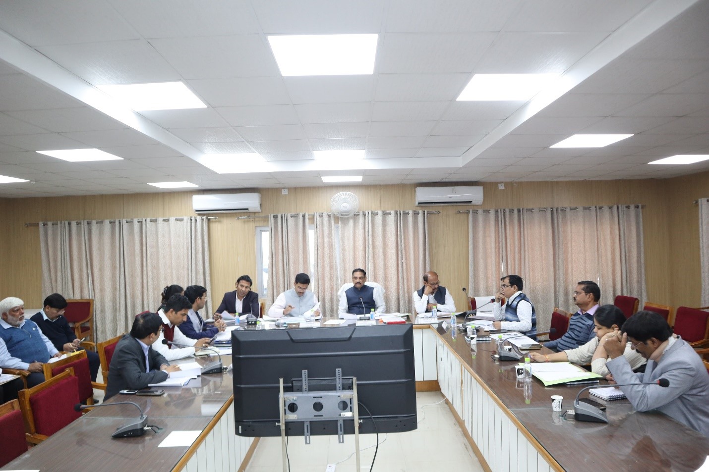 Meeting on development works concluded on CM Dashboard under the chairmanship of Divisional Commissioner