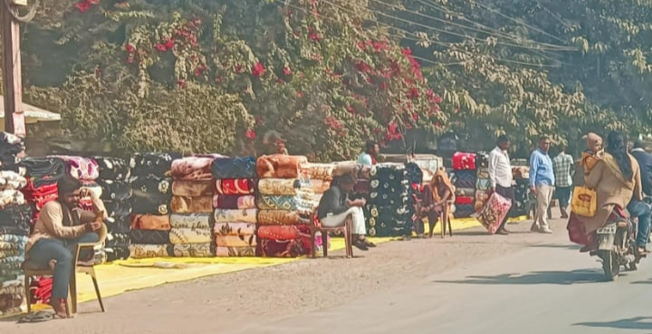 Encroachment on both sides of the road from Semriya crossing to Hawaipatti intersection