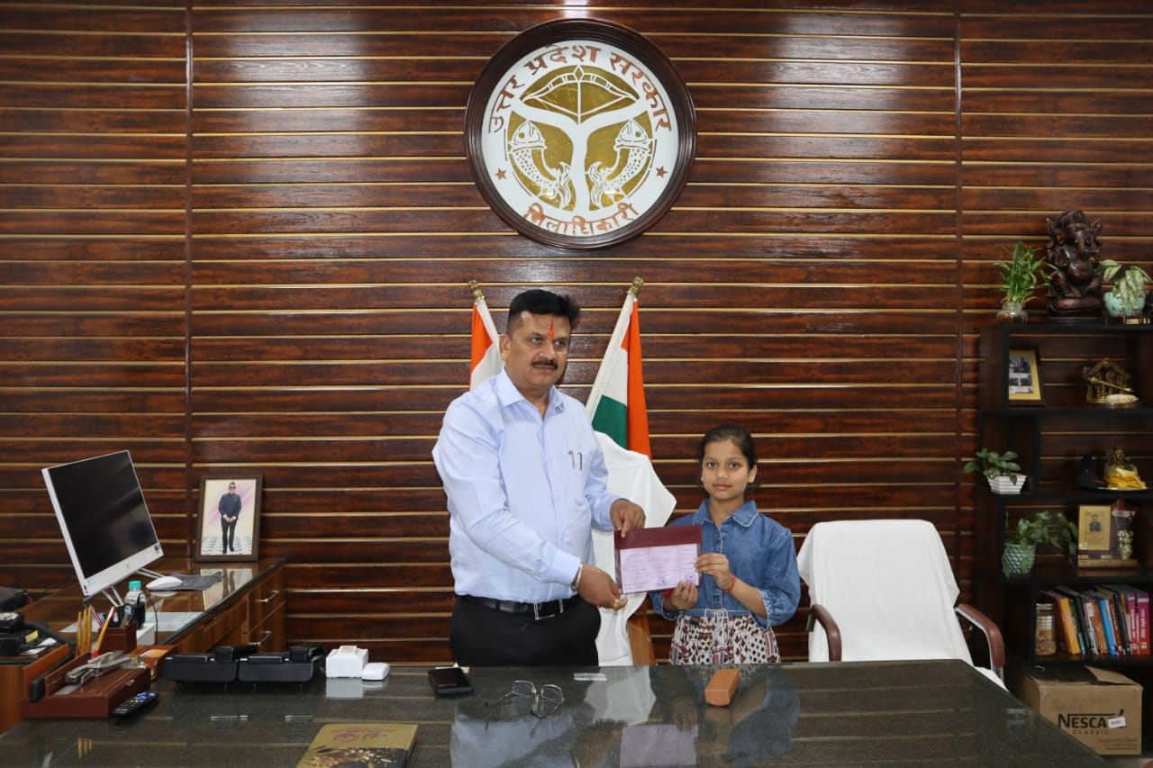 District Magistrate kept his promise, extended his hand by providing financial help for the education of the little angel.
