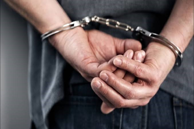 Police arrested a shopkeeper selling Chinese Manjha during checking