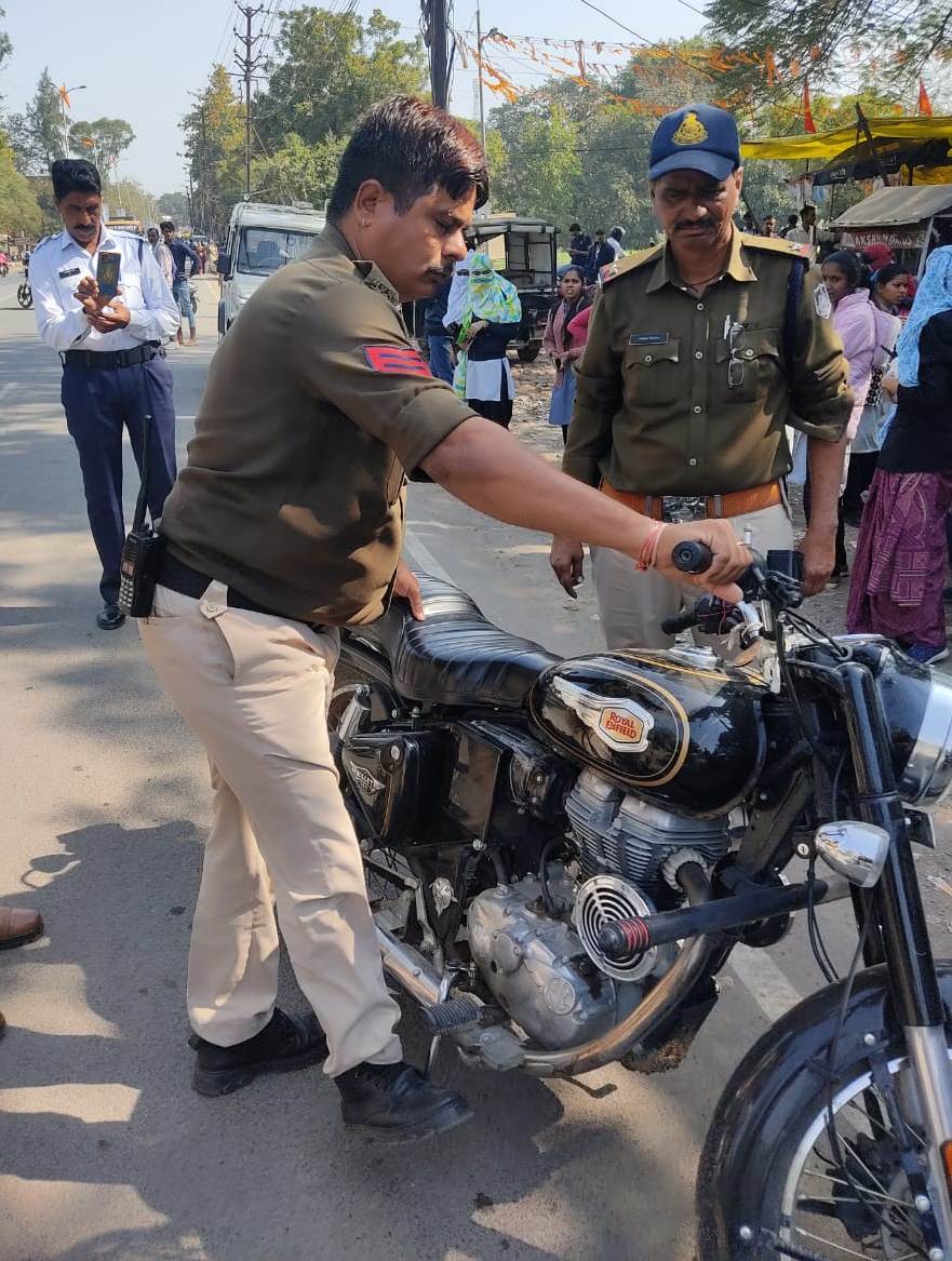 Traffic police launched special campaign against two wheeler Bullet vehicle in Shajapur