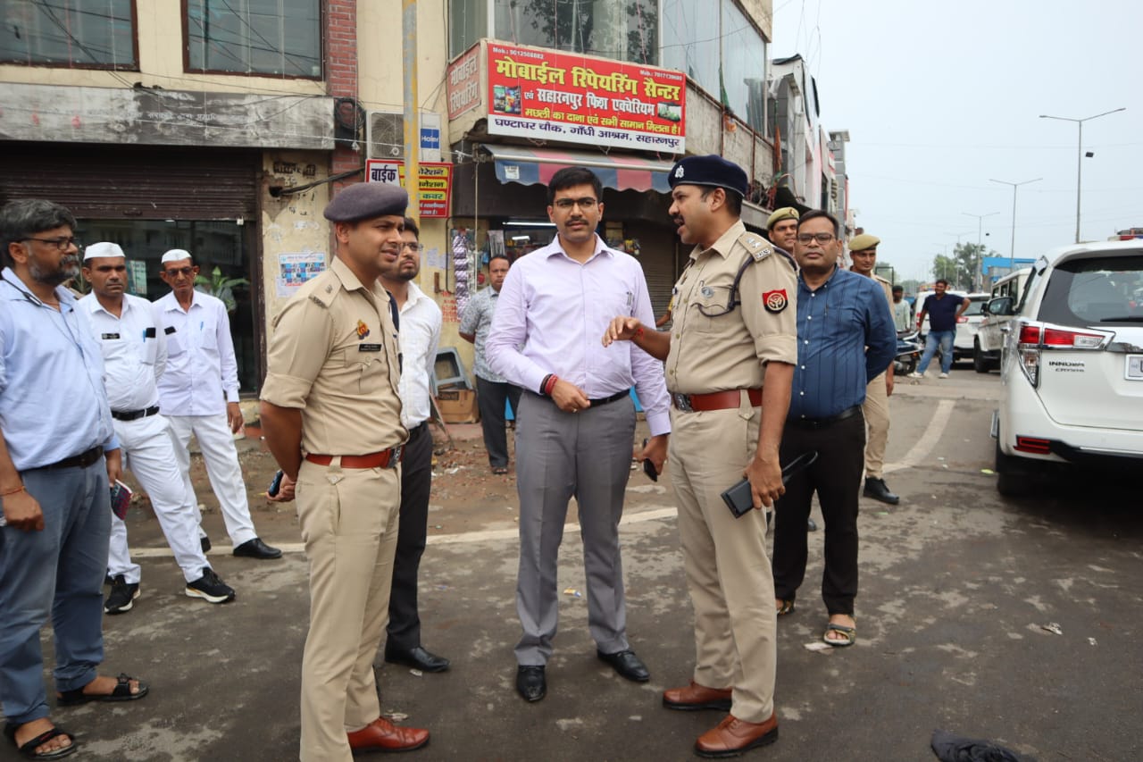 DM inspected the Kanwad route at Ghantaghar Chowk