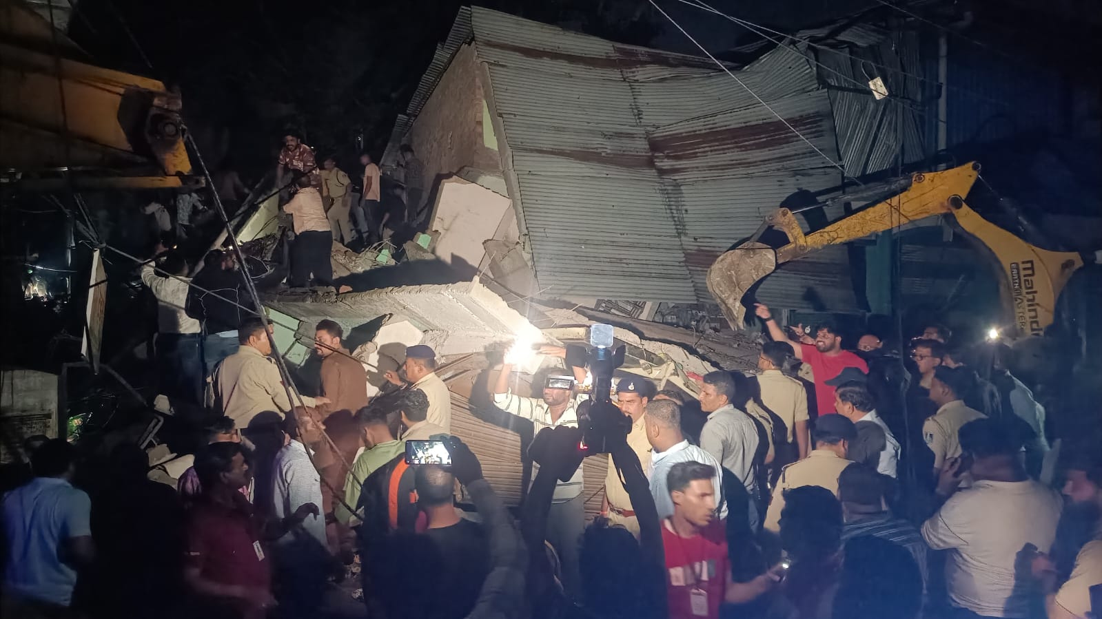 Major accident in Indore: Five-story building collapses