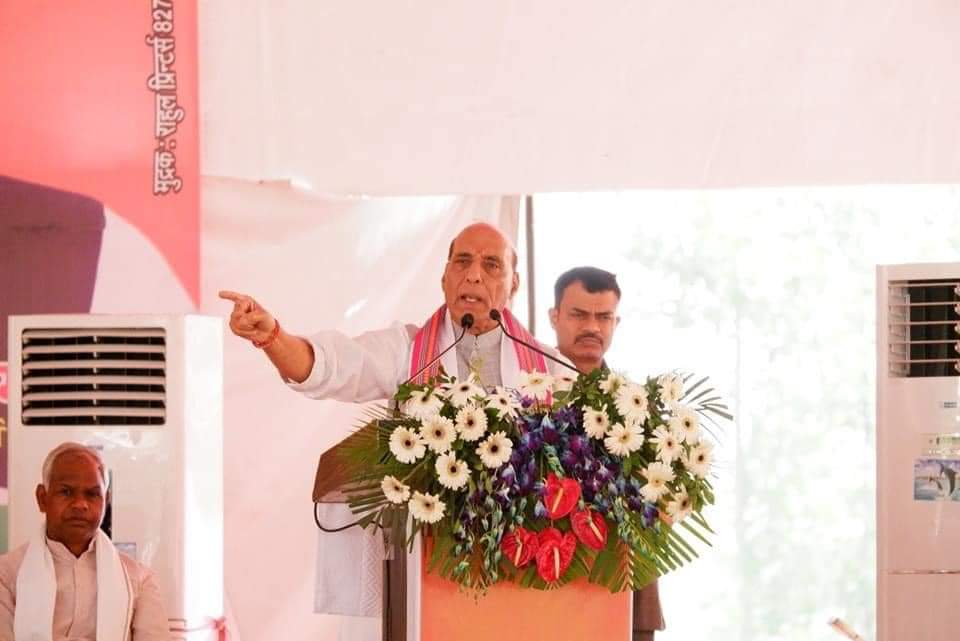 To remove the resentment of Rajputs, Defense Minister Rajnath Singh reached Saharanpur and made an emotional appeal to make Raghav Lakhanpal Sharma win