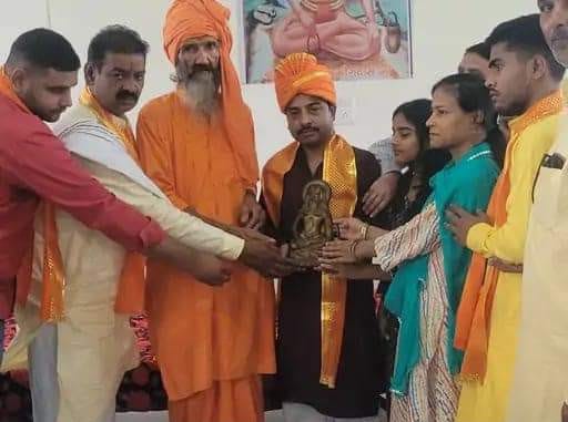 Guru Baba Fakira Das's ancient Ashtadhatu idol was installed at his Siddhkuti with full rituals