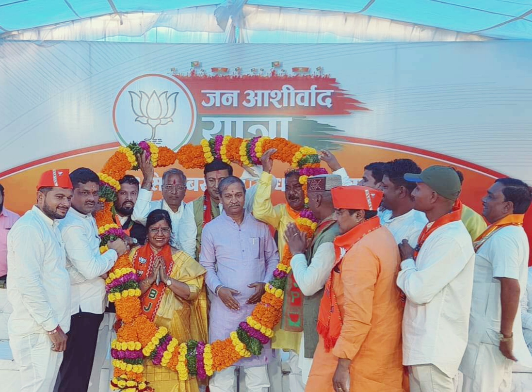 Jan Ashirwad Yatra started from Ganpur intersection of Dhar, welcome at every place