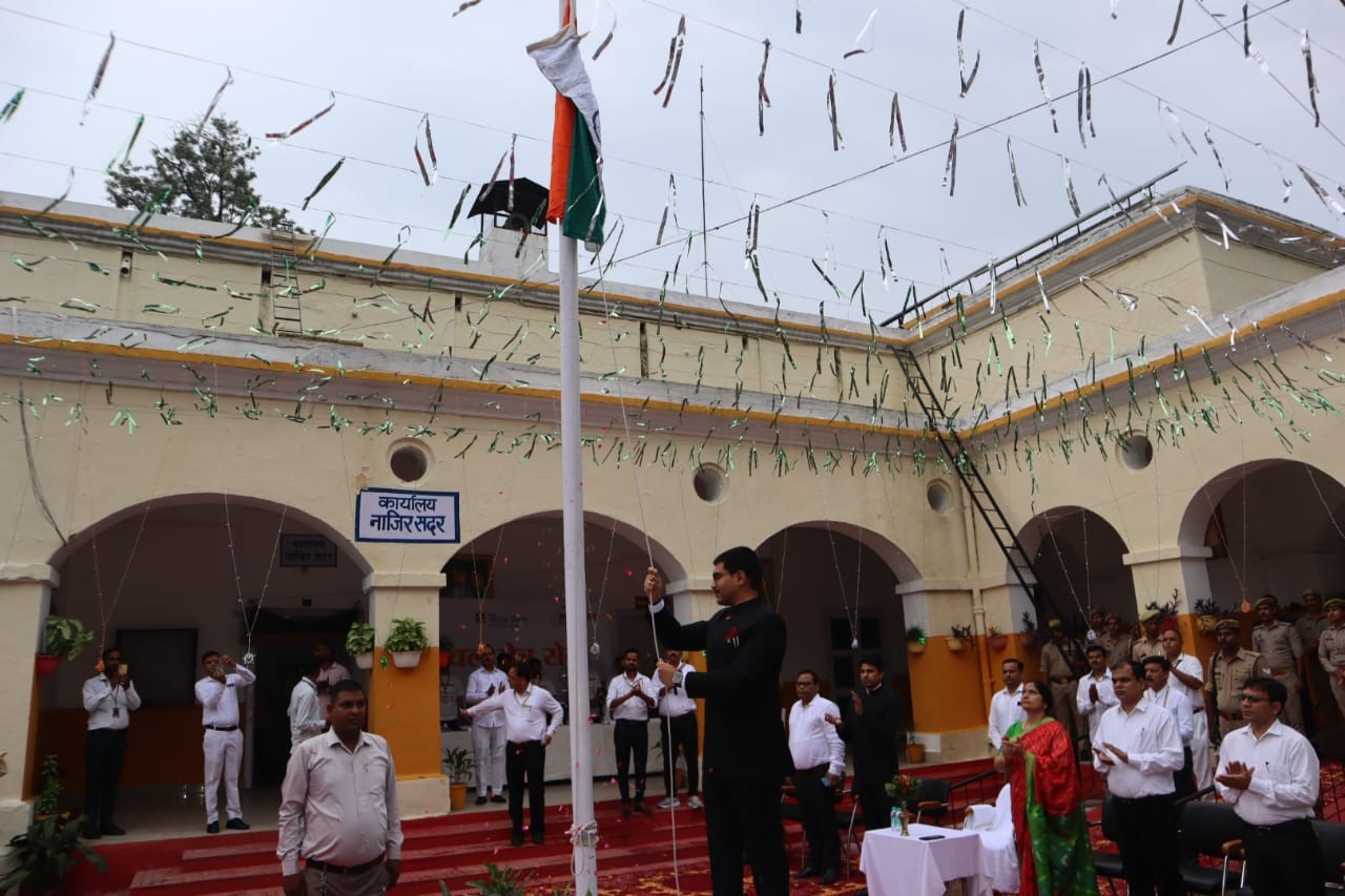 District Magistrate Saharanpur Manish Bansal hoisted the flag in the Collectorate premises