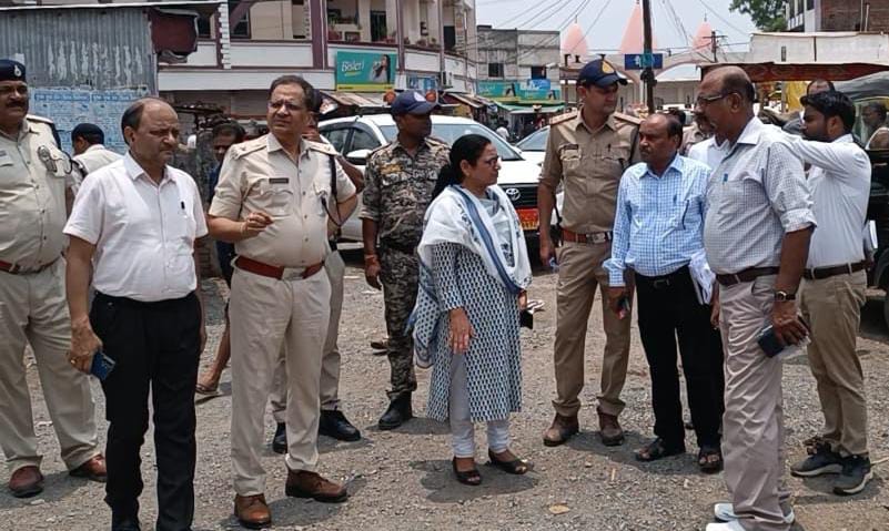 Maihar Collector Rani Batra inspected the auto stand located at the railway station