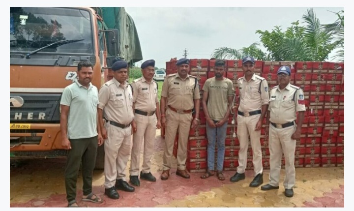 Police caught illegal liquor worth lakhs from Eicher vehicle… driver arrested